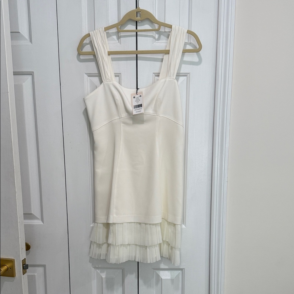 Cinq à Sept Cream Sleeveless Chemise